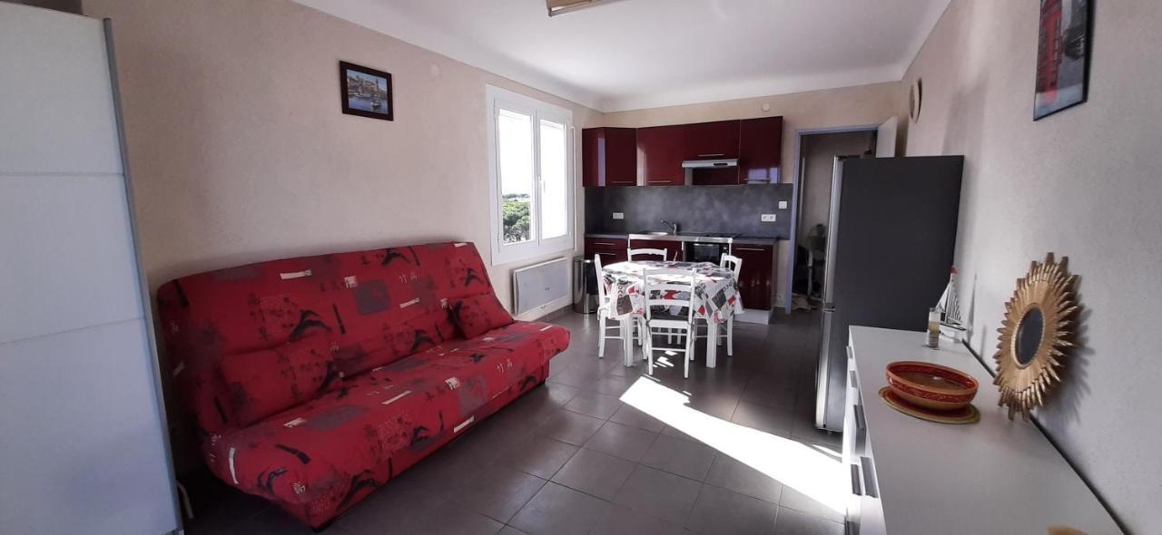 Le Miramar Appartement Face A La Mer - Balcon - Clim Сен-Сиприен Экстерьер фото