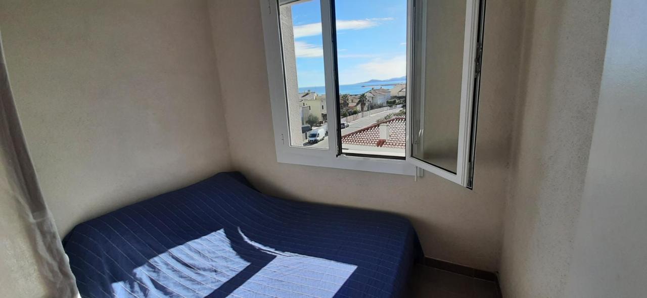 Le Miramar Appartement Face A La Mer - Balcon - Clim Сен-Сиприен Экстерьер фото